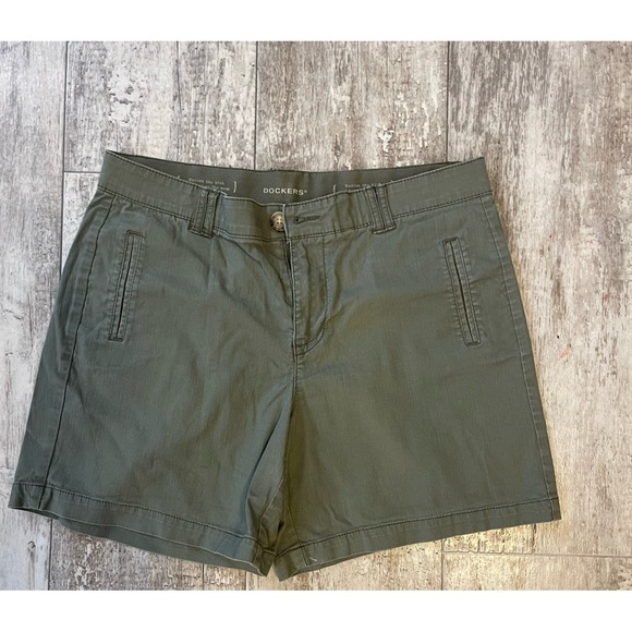 Dockers Pants - DockERS Women's Green SHORT SIZE 10